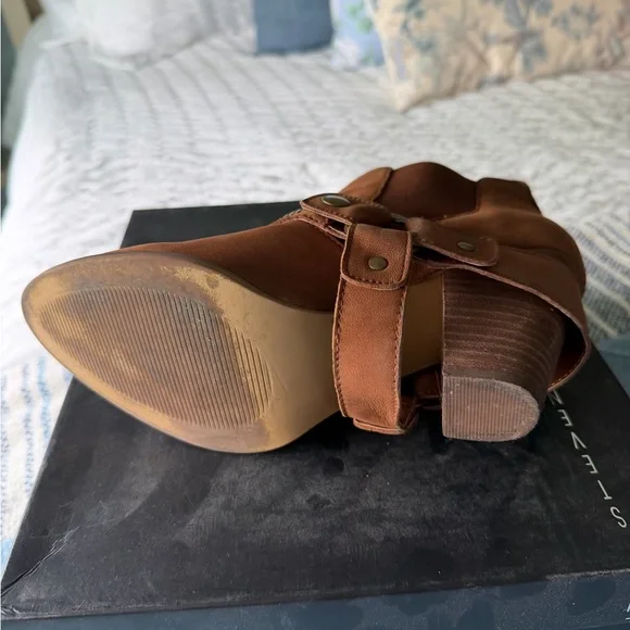 Steve Madden Ankle Boots with Decorative Strap - Picture 5 of 6
